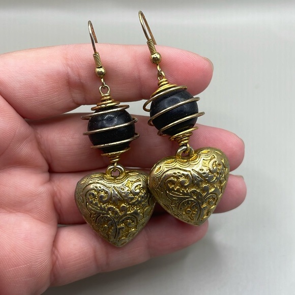 Vintage Gold Tone Black Beaded Heart Dangle Drop Statement Earrings - Picture 1 of 2